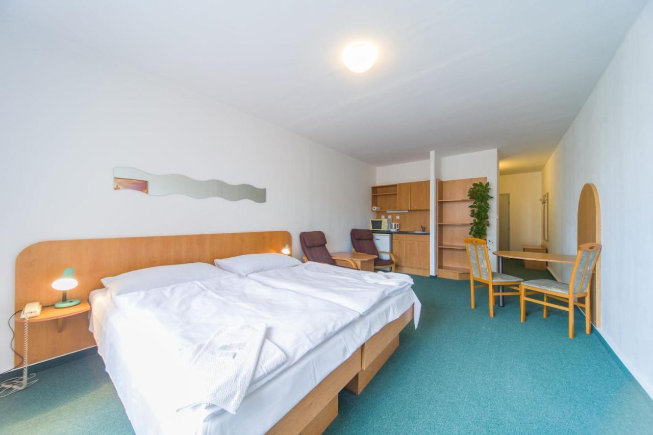 Arnost Garni Hotel 3*